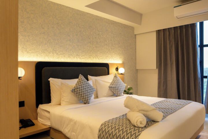 Room 14 of 90