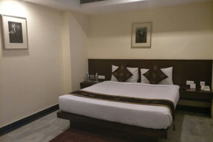 Room 6 of 6