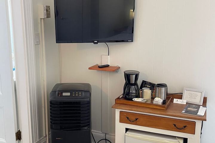 Room 10 of 99