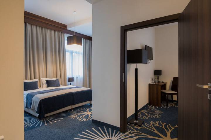 Room 21 of 53