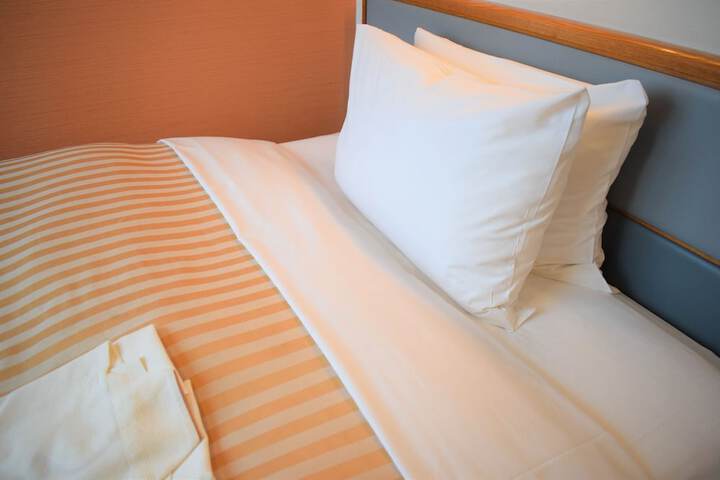 Room 3 of 48