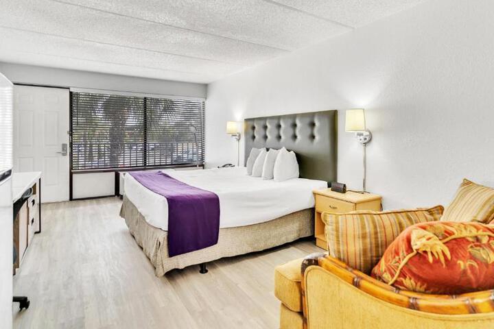 Standard | King Bed (12 of 15)