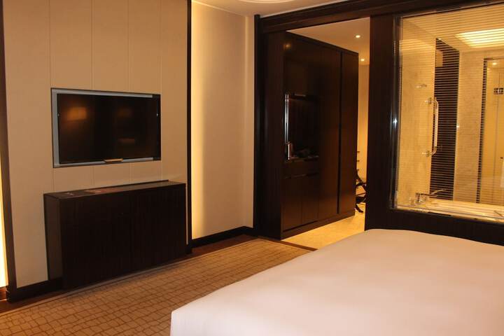 Room 7 of 70