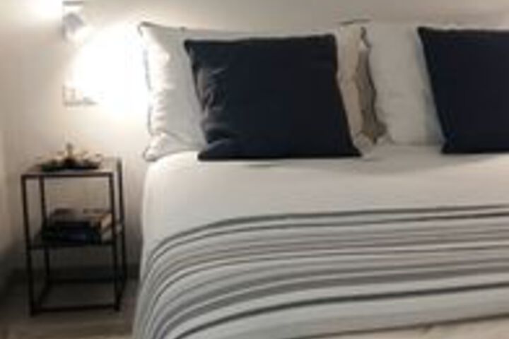 Room 8 of 18