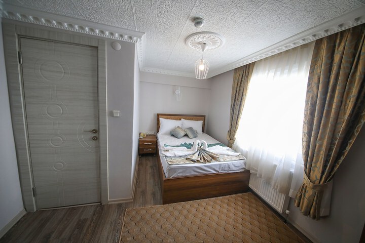 Room 6 of 40