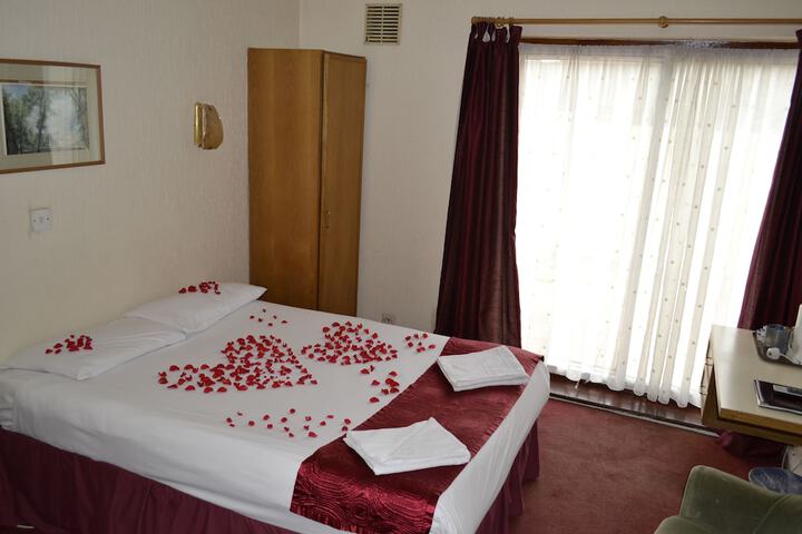 Room 13 of 40