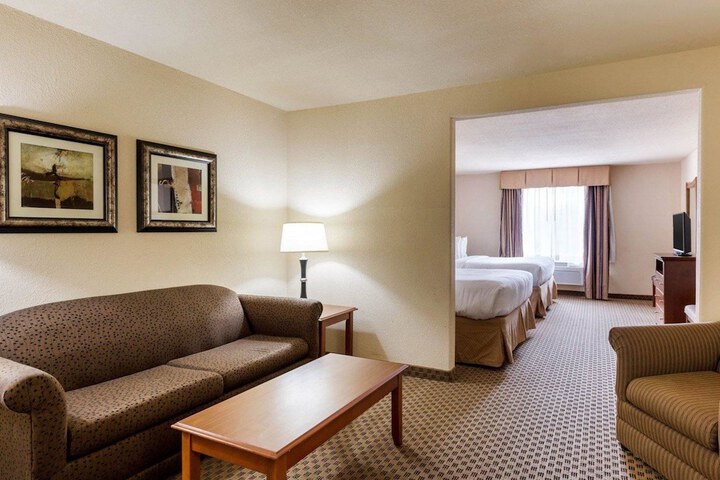 Room 10 of 25