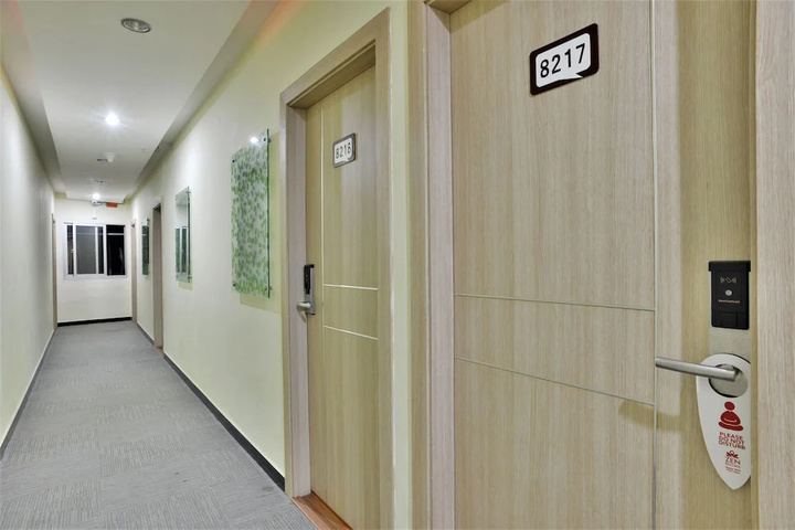 Room 12 of 17