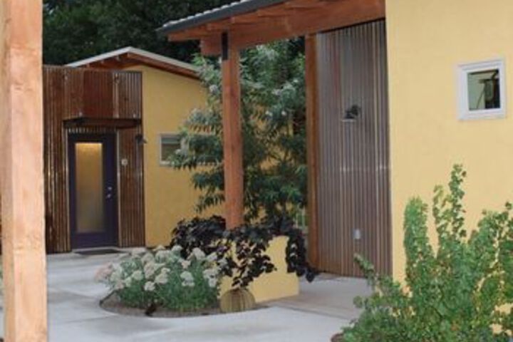 Hotel Exterior 9 of 26