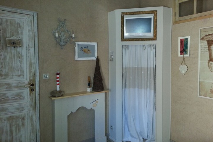 Room 6 of 22