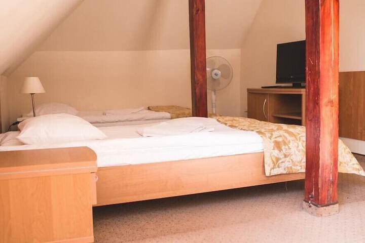Room 3 of 10