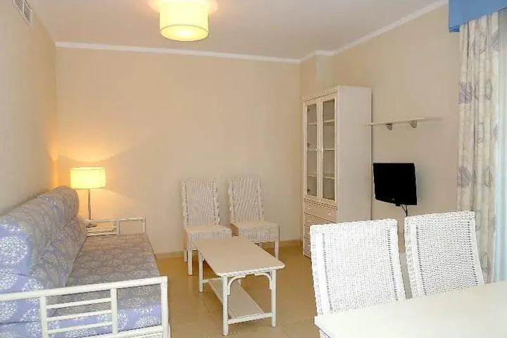 Room 4 of 9