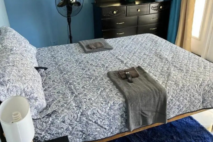 Room 5 of 18