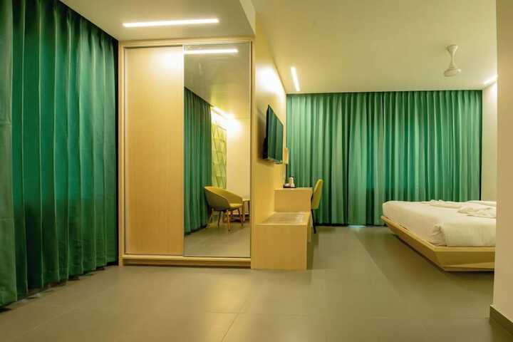 Room 9 of 14