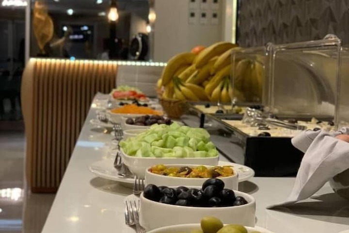 Dining 52 of 56