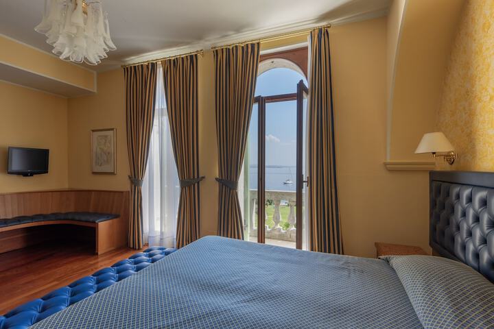 Room 40 of 72