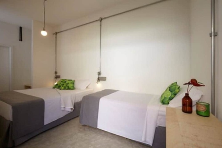 Room 28 of 82