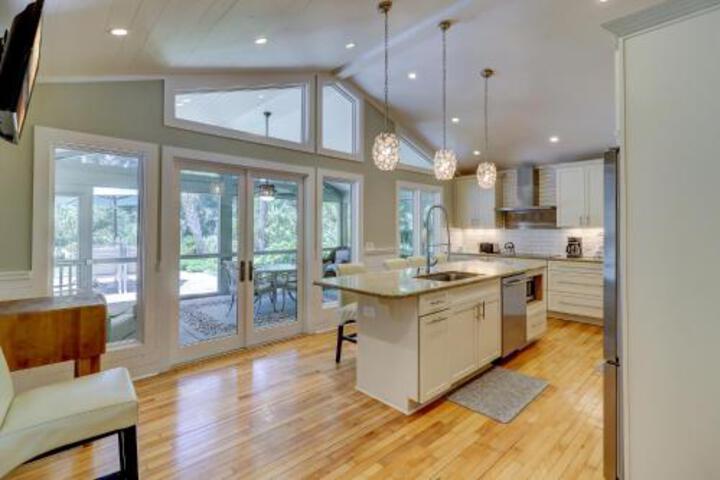 52 Gloucester Rd in Hilton Head, SC