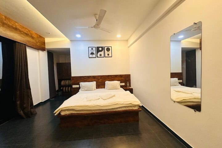 Room 9 of 34