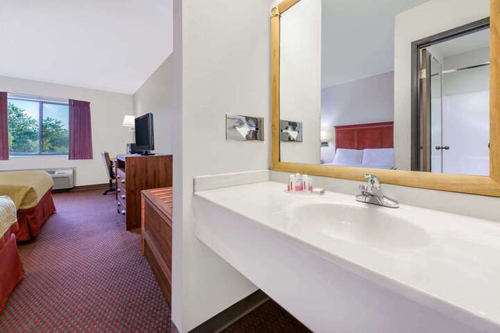 Room 9 of 13