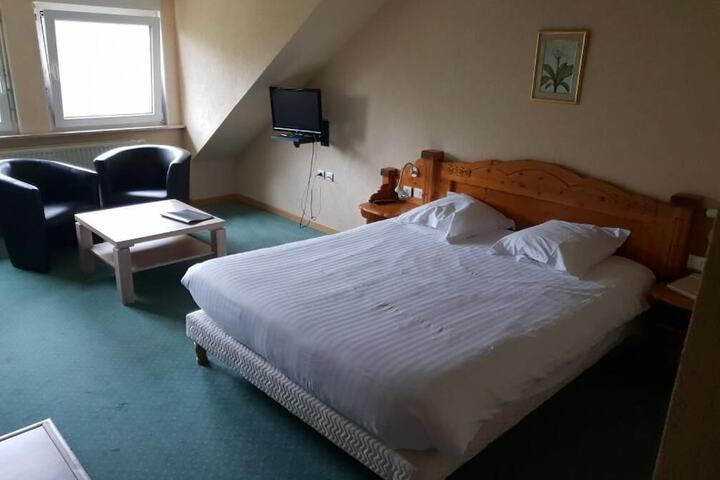 Room 8 of 40