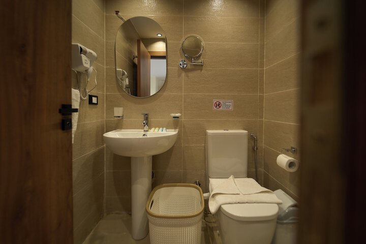 Room 119 of 174