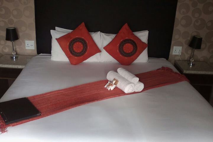 Room 2 of 28