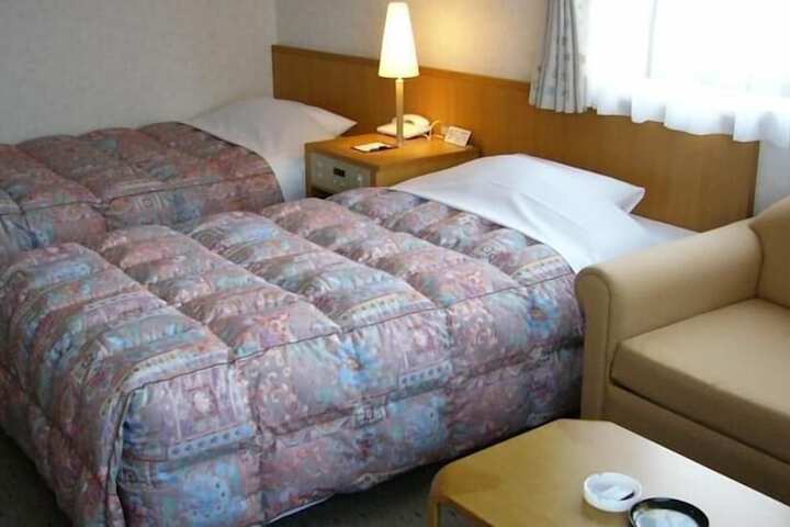 Room 8 of 18