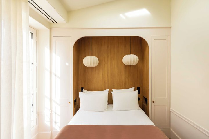 Room 25 of 47