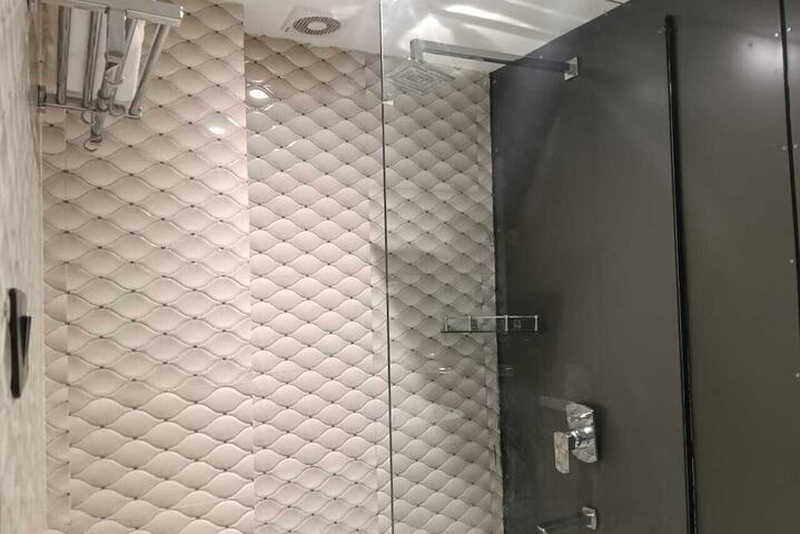 Room 5 of 15