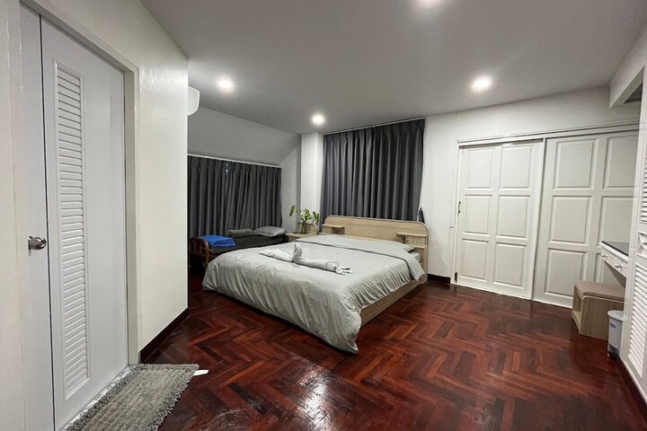 Room 15 of 177