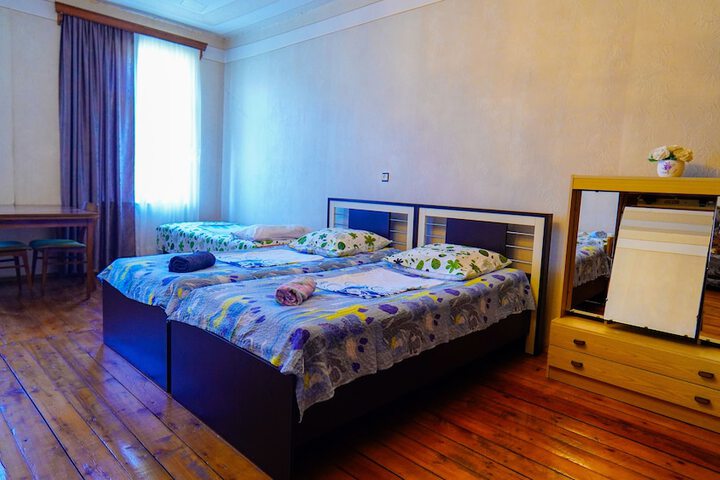 Room 12 of 27
