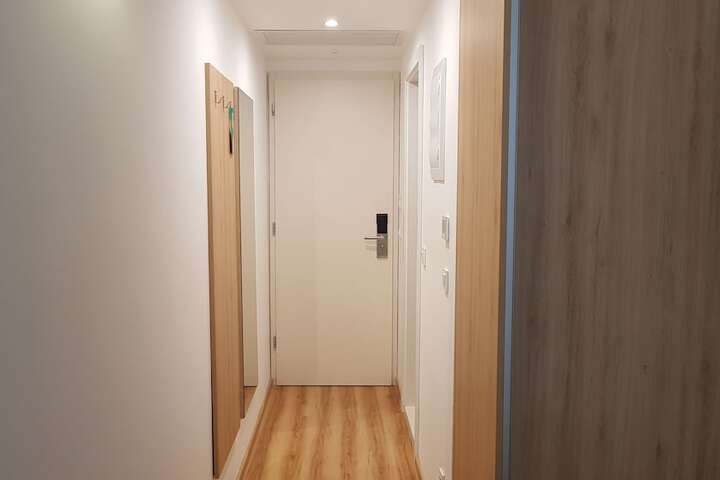Room 4 of 61