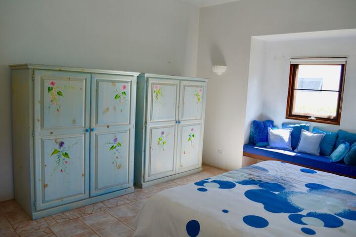 Room 4 of 48