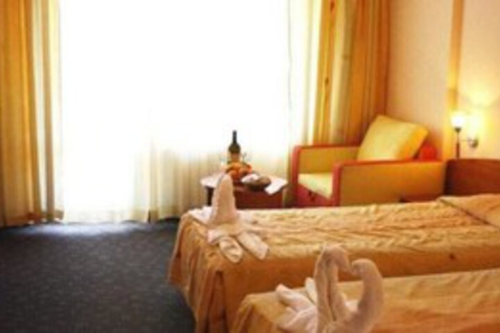 Room 28 of 35