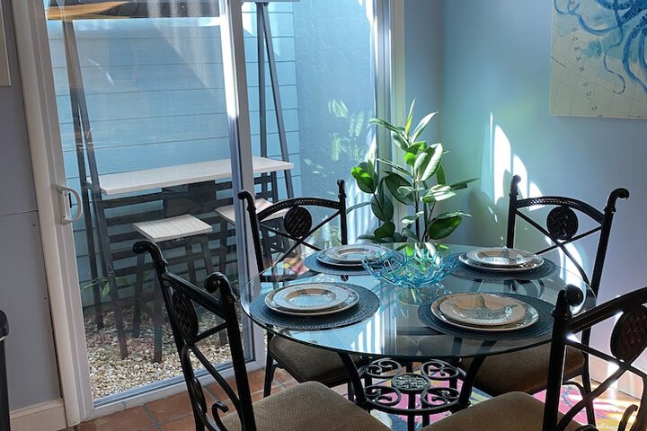 Dining 19 of 85