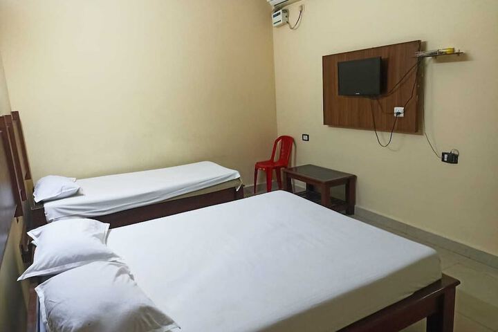 Room 8 of 12
