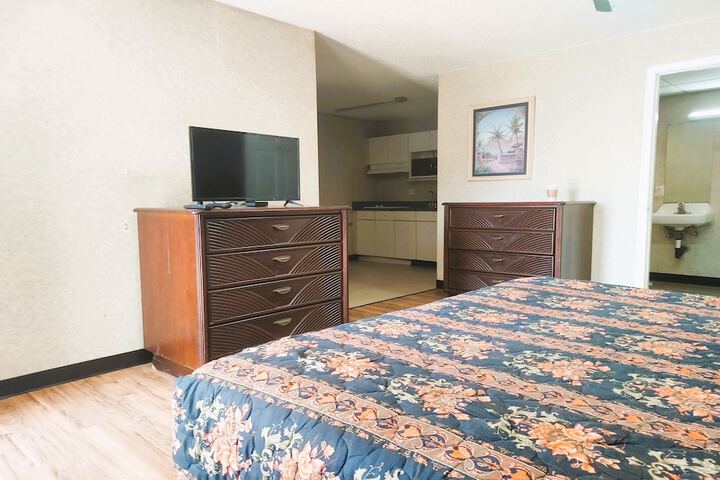 Studio Inn & Suites