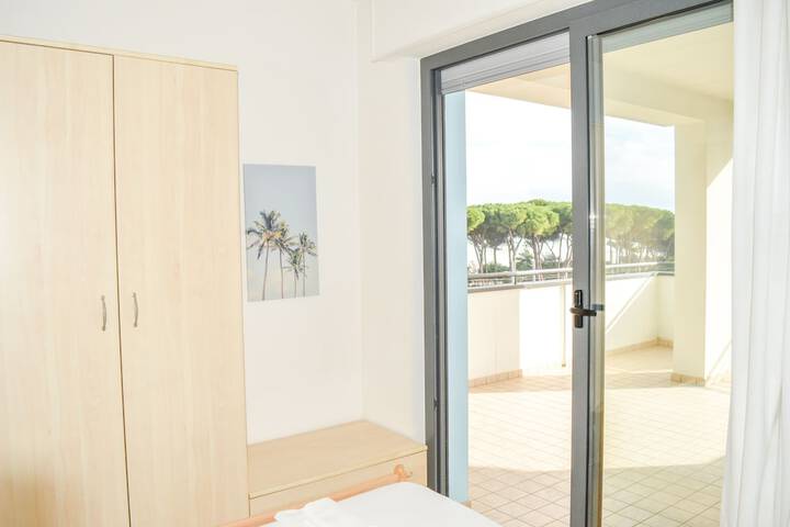 Room 25 of 208