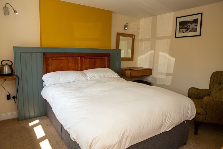 Room 6 of 17
