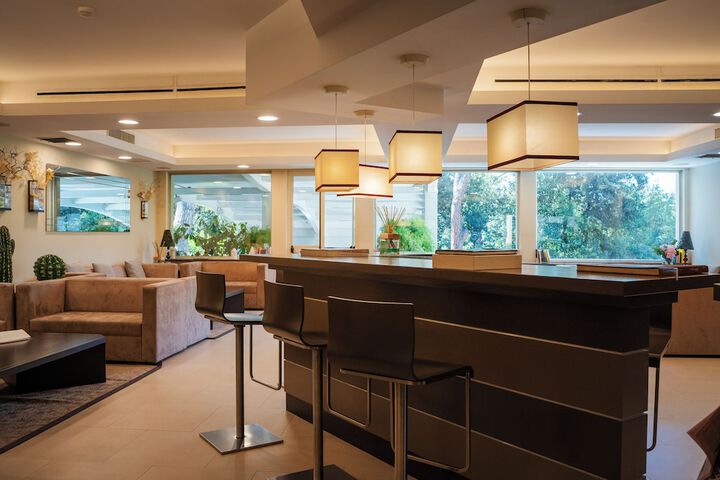 Entrance & Lobby