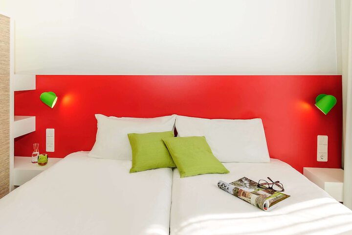 Room 5 of 48