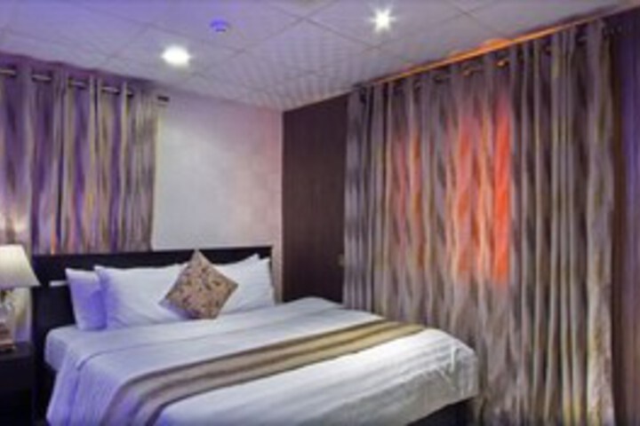 Room 42 of 47