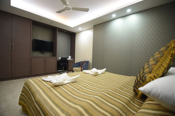 Room 8 of 10