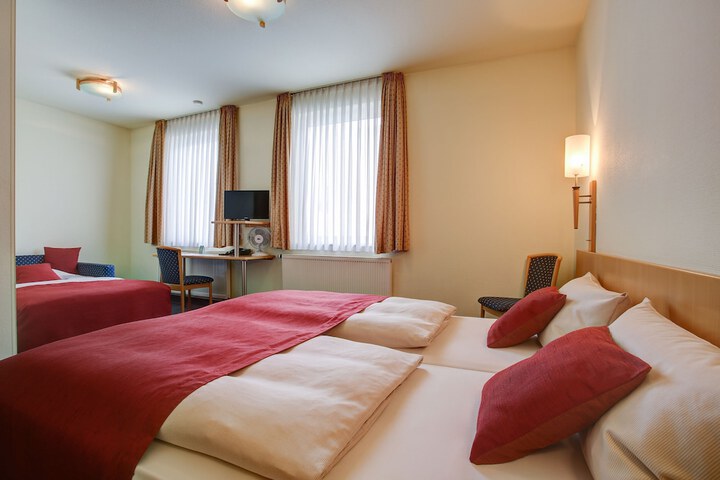 Room 19 of 33