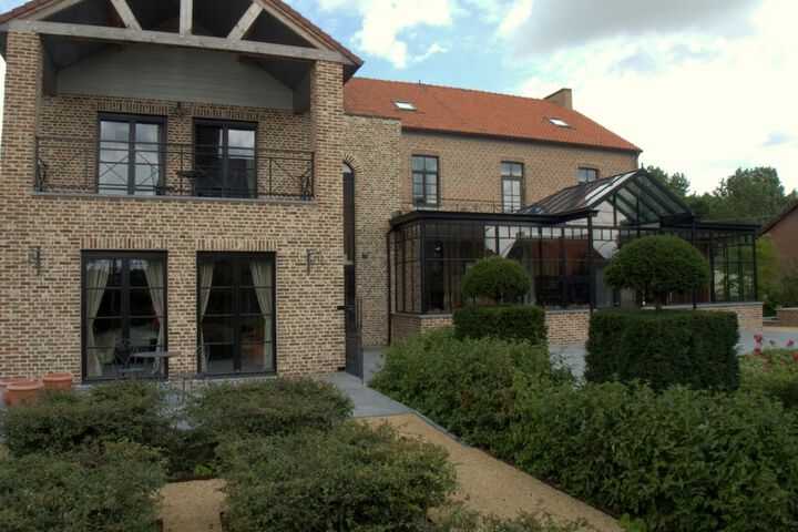 Hotel Exterior 38 of 43