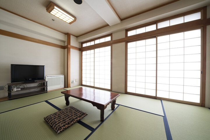 Room 11 of 34