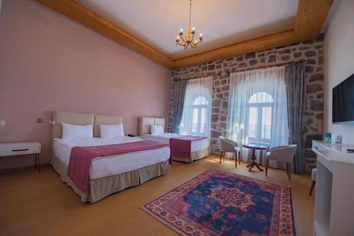 Room 9 of 36
