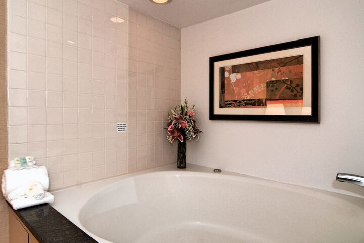 Jetted tub
