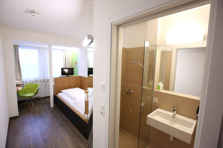 Room 6 of 49